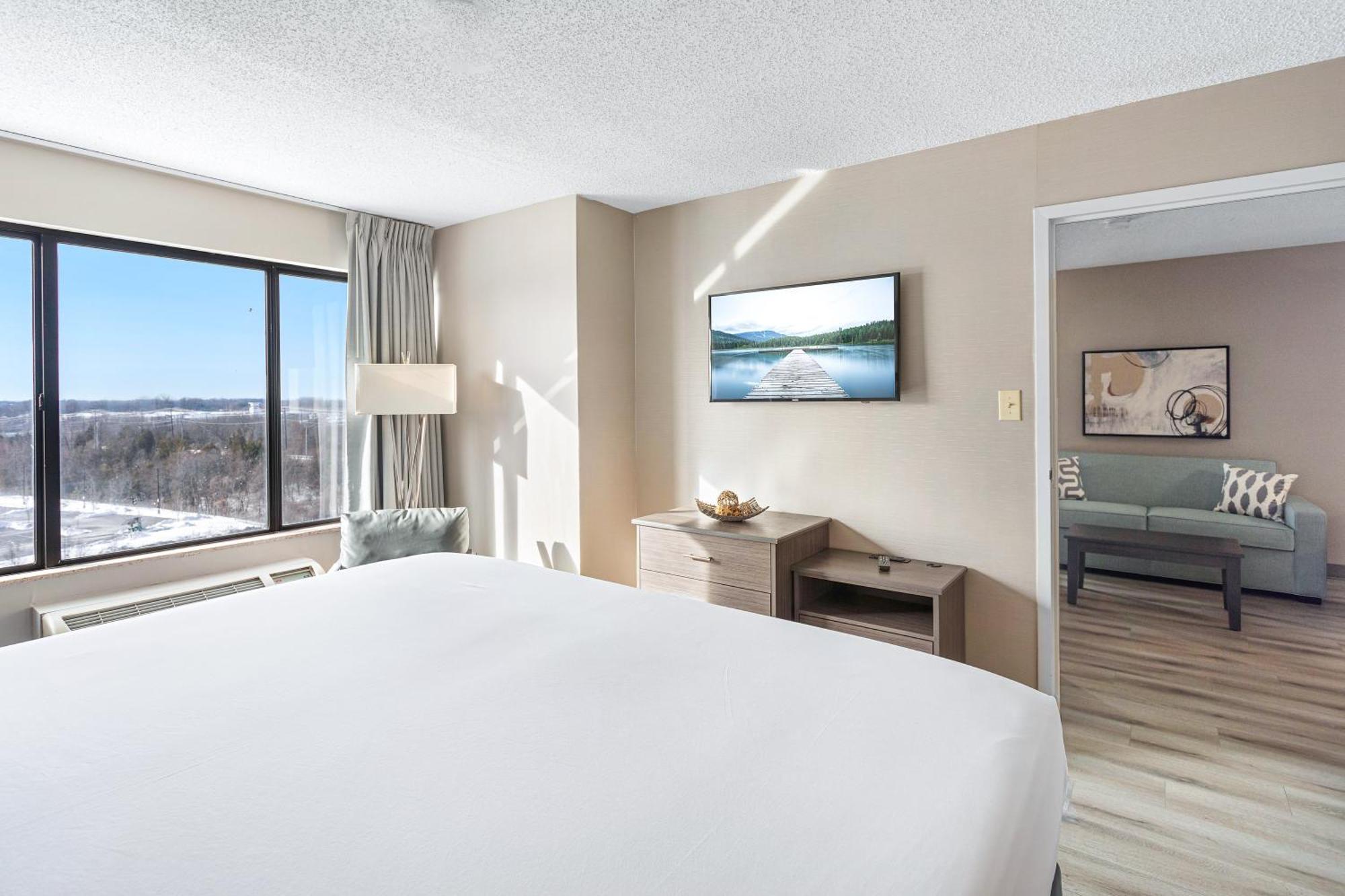 Deluxe King Suite